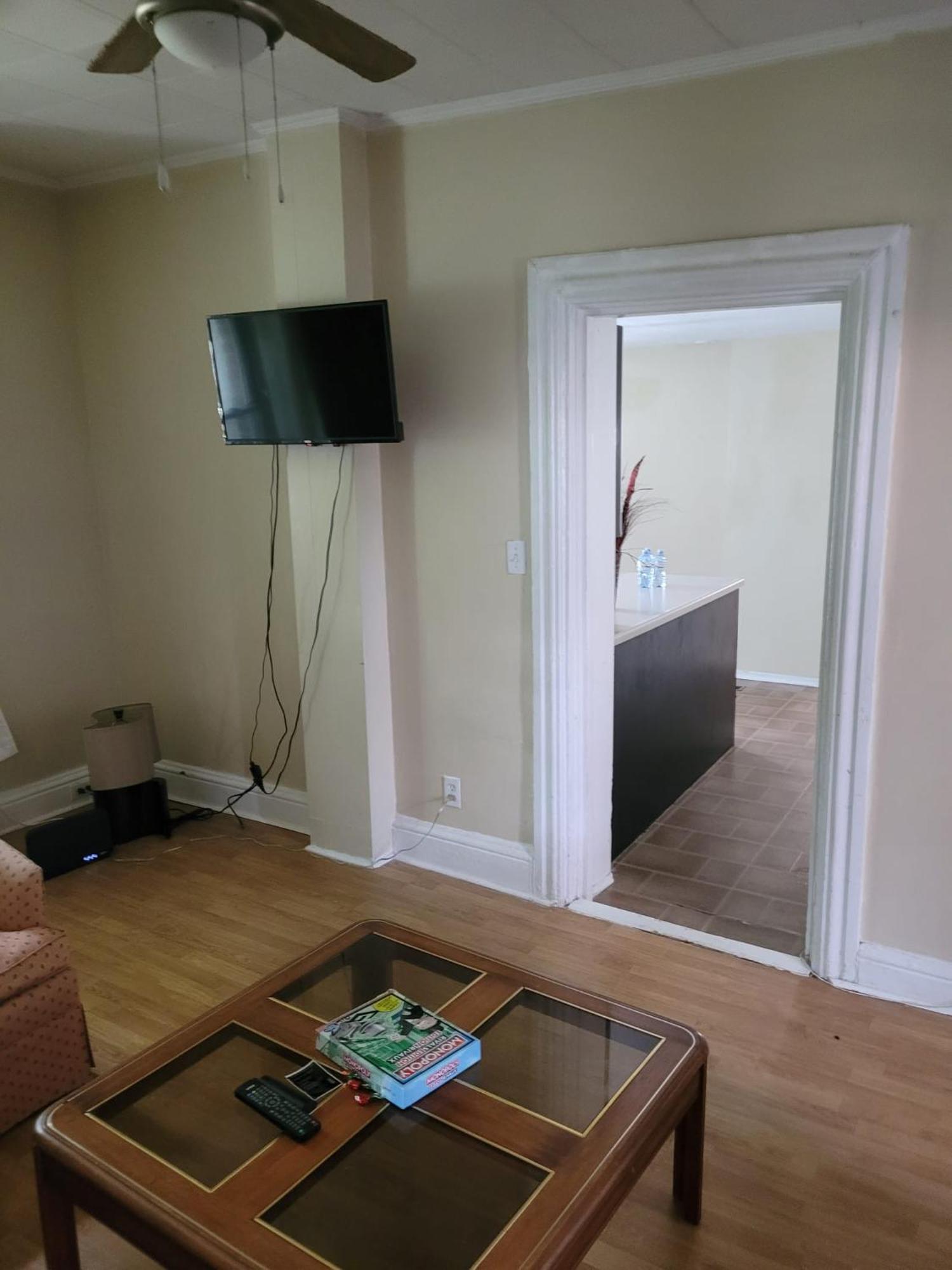 Cozy Downtown Two Bedrooms Free Parking Кингстън Екстериор снимка