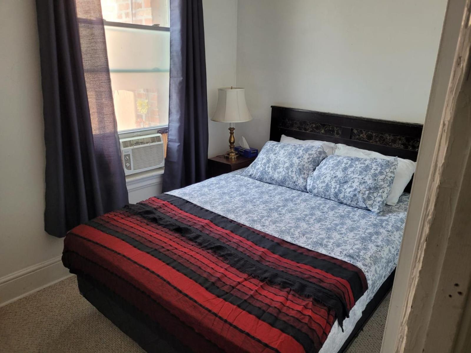 Cozy Downtown Two Bedrooms Free Parking Кингстън Екстериор снимка